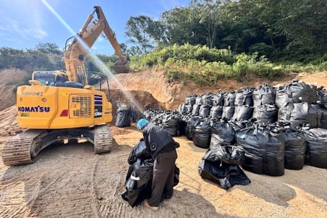 「大型土のう」の供給作業の画像